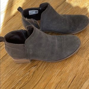 Toms booties • very cute grey charcoal suede boots